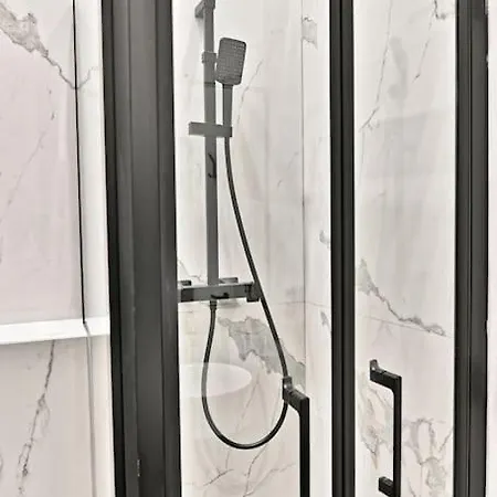 Chic Au Centre Du Sentier - Ii *